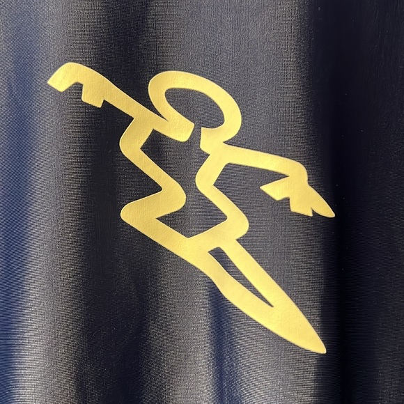 Like New Da Hui Cove Blue LS Rashguard was born in Hawaii by a group of surfer! - Picture 4 of 8